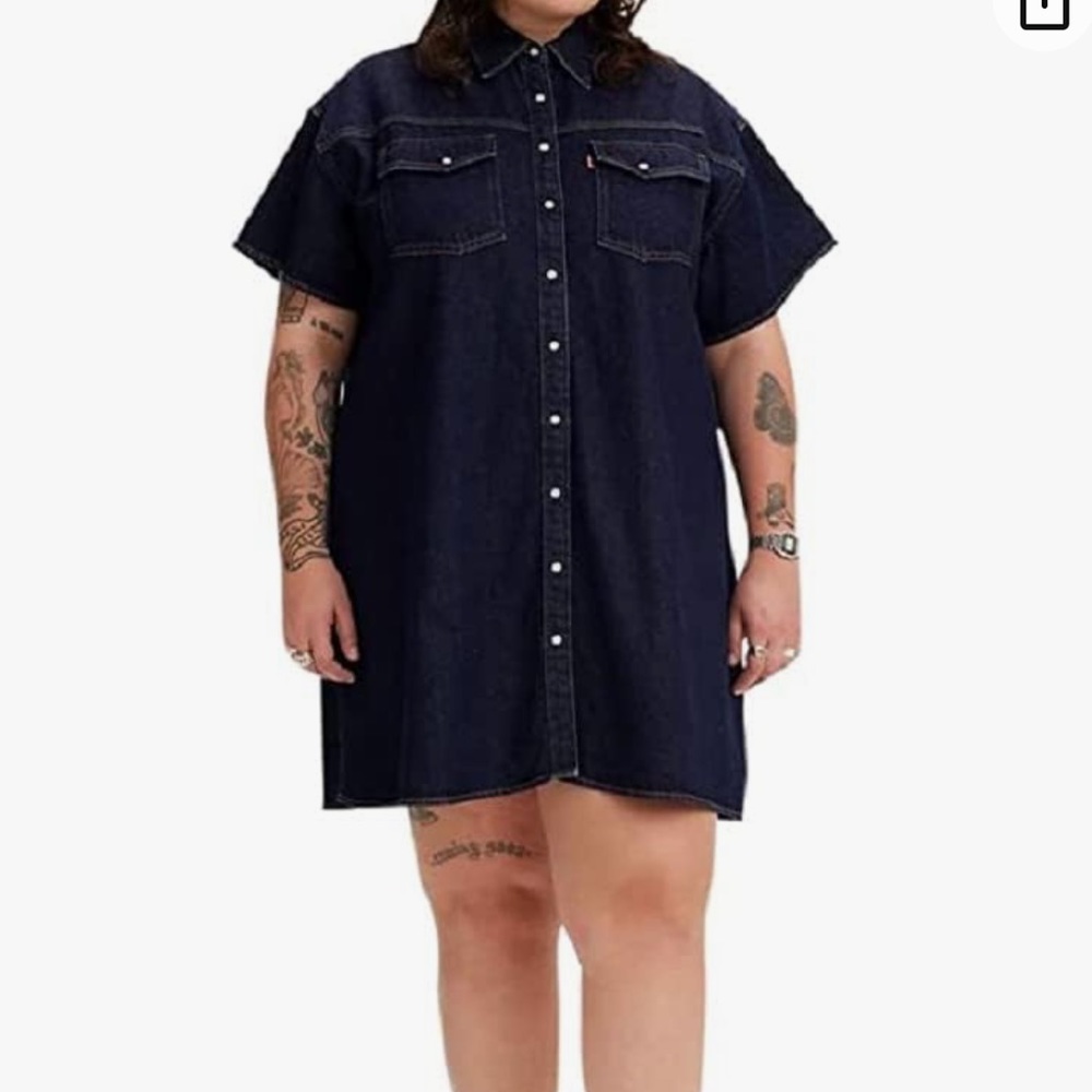 NEVER WORN Levi’s denim dress with snaps.